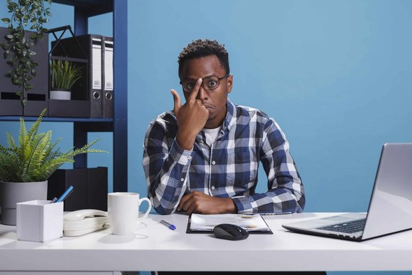 Comment créer une série de débats sur des films classiques controversés avec des experts en cinéma ?