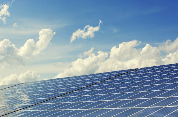Panneau solaire photovoltaïque : optez pour l'énergie durable et économique